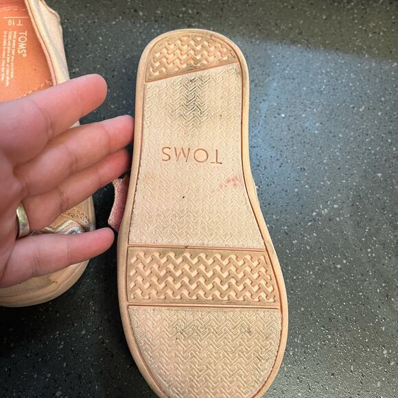 Pink embroidered toddlers TOMS size T10 - Picture 4 of 5